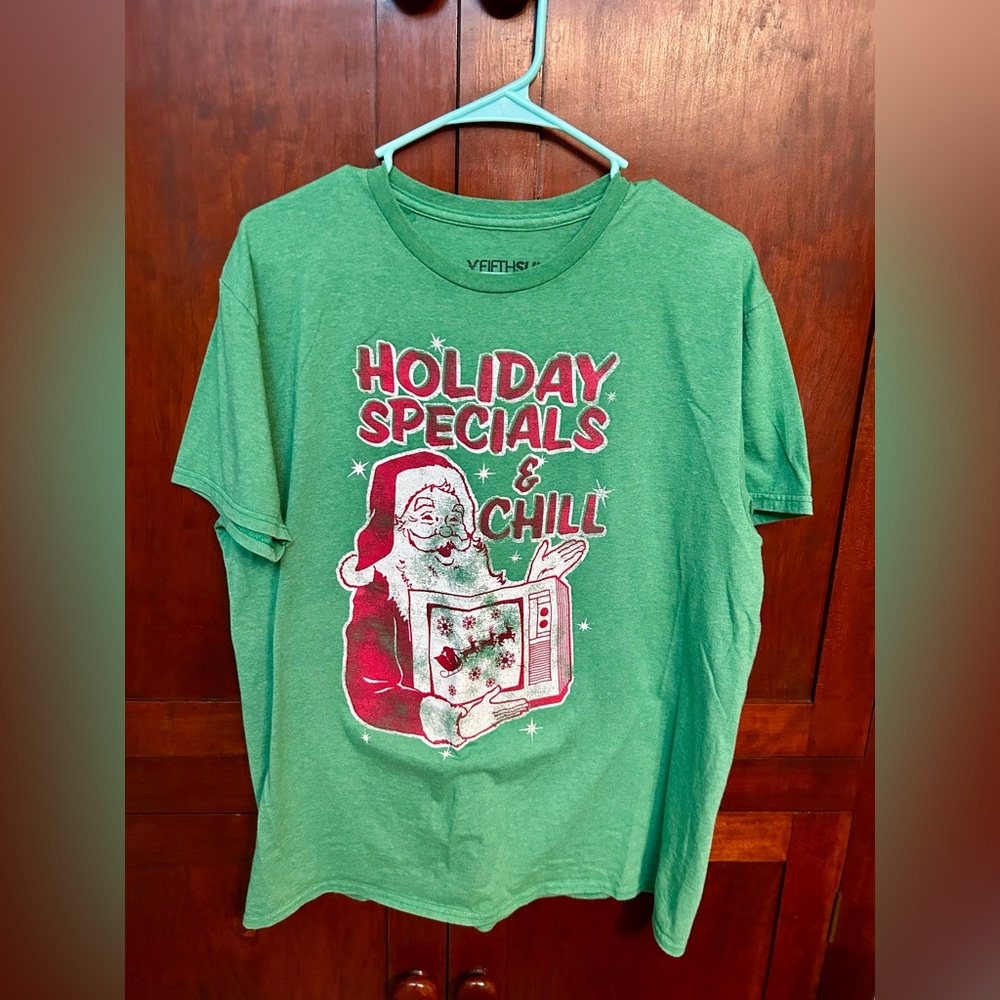 Fifth Sun Green Holiday Specials Men’s T-Shirt - Picture 1 of 4
